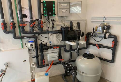 Business network 01, for the real estate sector, house and pool construction, pool equipment and pool maintenance, and concrete products plus a construction pharmacy.