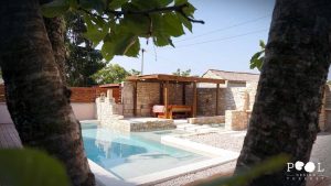 Il rivestimento di finitura per piscine Duraston è un prodotto decorativo di prima qualità e di lunga durata che renderà qualsiasi piscina più bella, naturale e riconoscibile con stile.