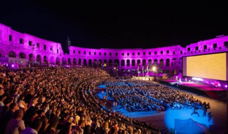 Arena Pula, odnosno pulski Amfiteatar, kulturno je dobro i daleko najveći te najsačuvaniji spomenik antičkog rimskog građevinarstva.