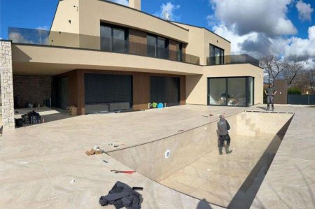 Everything for the swimming pool in one place - pool equipment and pool accessories. We transform your pool visions into pool ideas that we design, build pools and install all pool equipment and pool technology, you enjoy swimming.